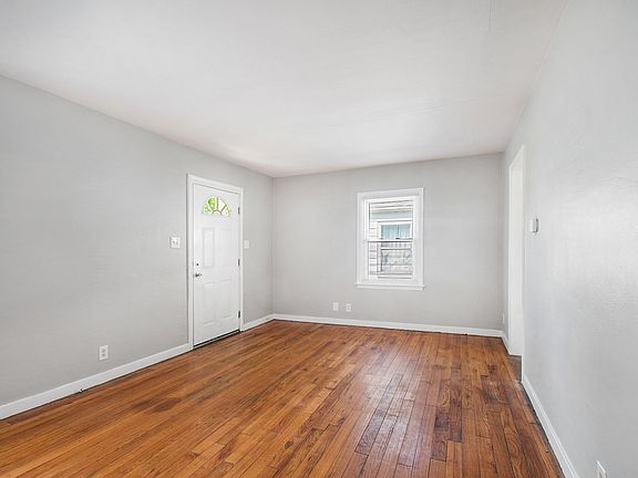 4th image of 2729 Prast Blvd