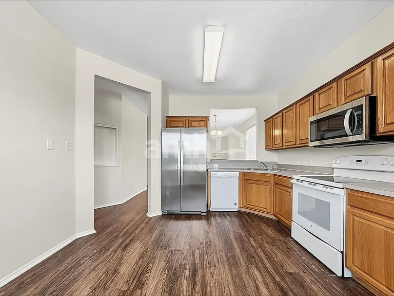 8516 Rainy Lake Dr — Photo 3