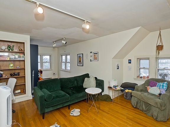 5th image of 19 Trumbull Rd