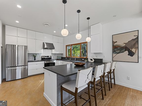 3rd image of 316 Madison Ave