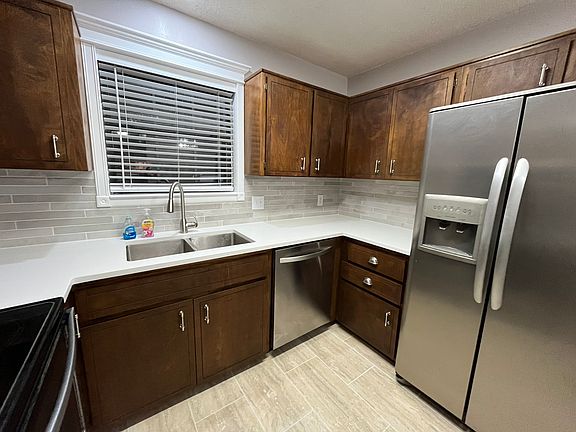 This is the view of the kitchen right side with quartz countertops. Kenmore Elite Refrigerator has ice and water dispenser.