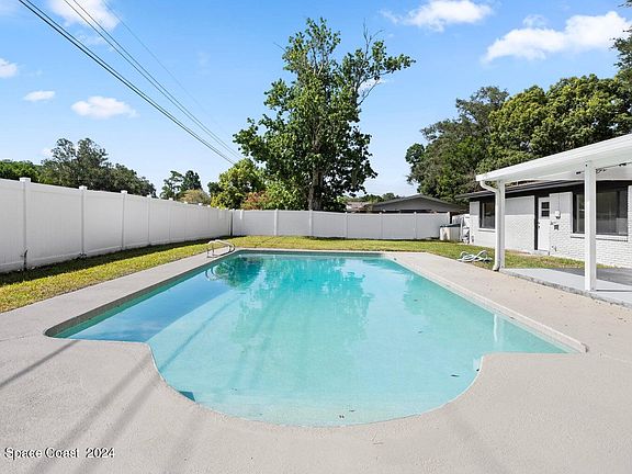 3rd image of 1860 Robin Hood Ave