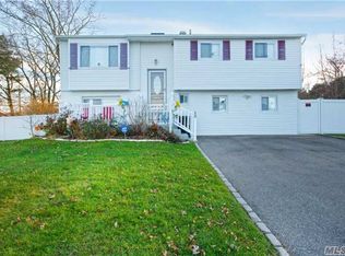230 Massachusetts Ave, Bay Shore, NY 11706
