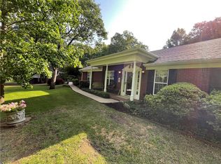 2622 N Centerwood Rd, Fayetteville, AR 72703