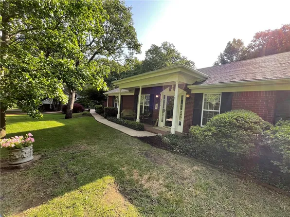 2622 N Centerwood Rd, Fayetteville, AR 72703