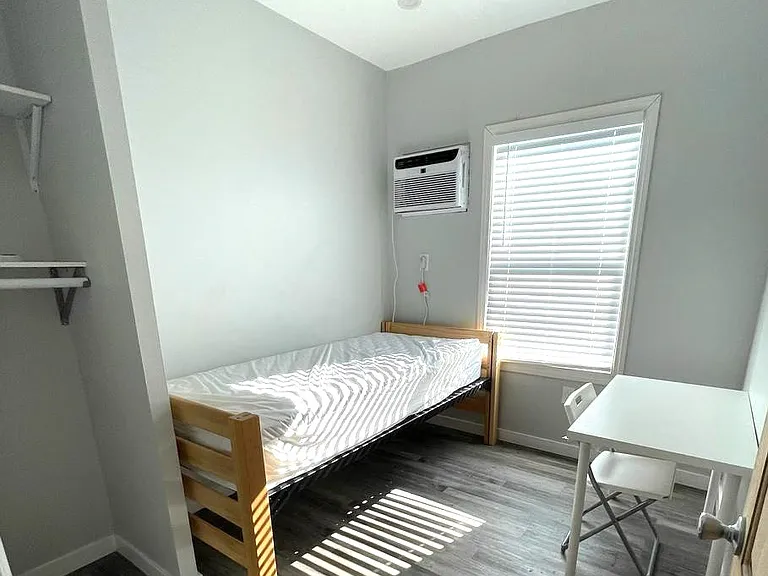 3860 S Budlong Ave — Photo 14
