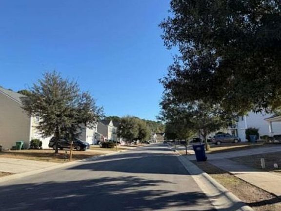 Exterior Neighborhood (street photo)