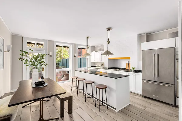 Rented by Sotheby's International Realty | media 10