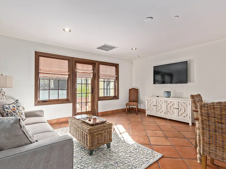 6708 E San Miguel Ave — Photo 33