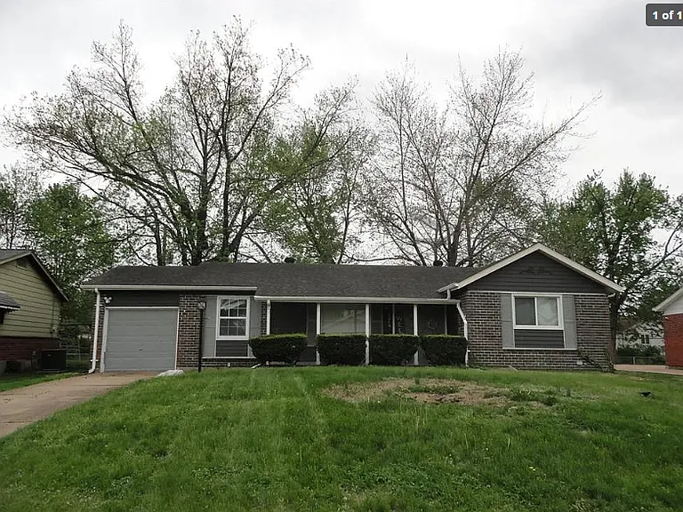 2240 Windsor Dr — Photo 10
