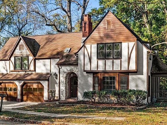 3rd image of 210 Oakwood Dr