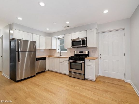 4th image of 2434 N Southport Ave APT 2F