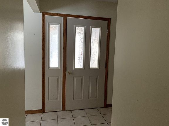 4th image of 111 Lakewood Dr