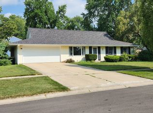 47 Sedgwick Rd, Oswego, IL 60543
