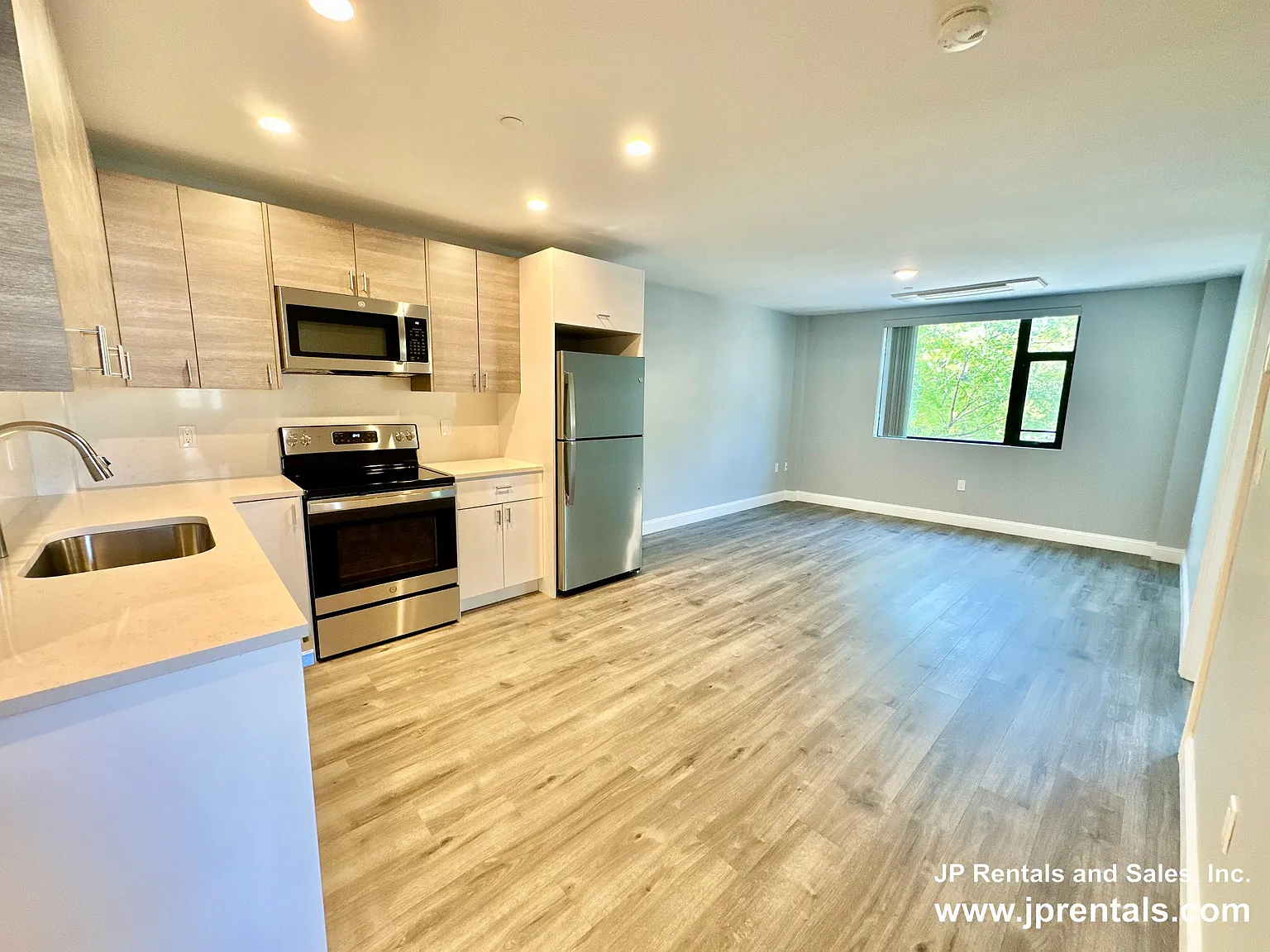 632 Centre St — Photo 2