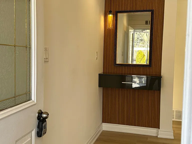 Cartier Cres — Photo 13