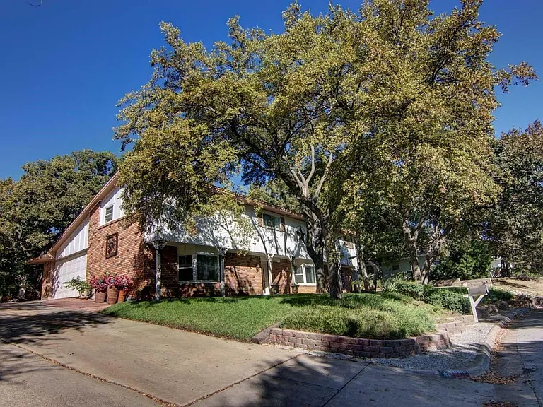 1202 Tanglewood Trl — Photo 2