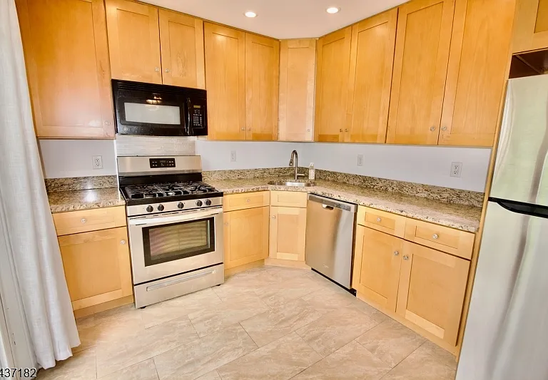 78 Woodward Ln — Photo 4