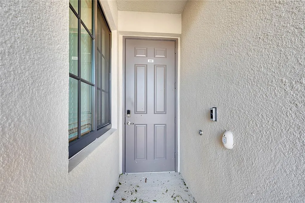 2 bed, 2.0 bath, 1107 sqft, $1,900 — Photo 3
