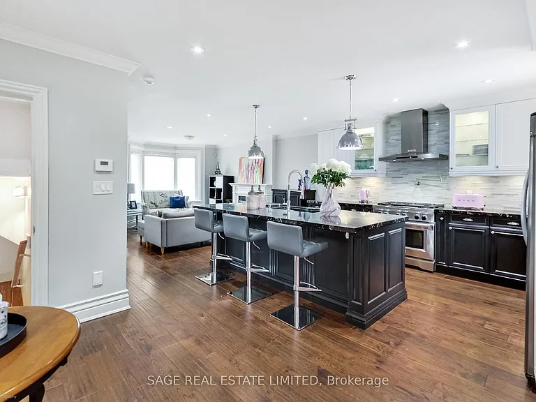 108 Beresford Ave — Photo 15