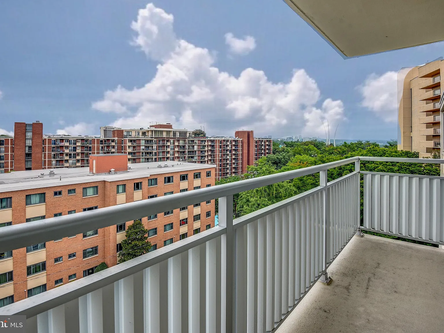 1 bed, 902 sqft, $2,800 — Photo 3