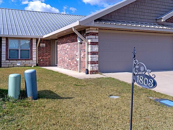 2nd image of 1803 Yellowstone Dr