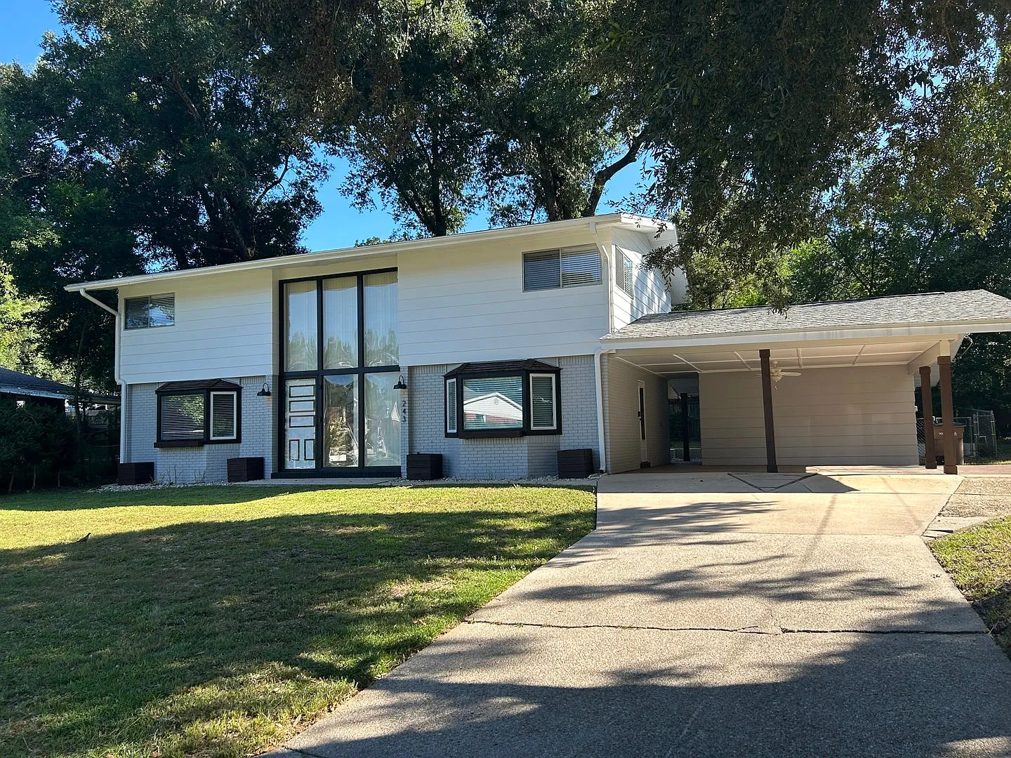 4BR/2.5BA home with Detached 1BR/1BA efficiency apartment — Photo 2