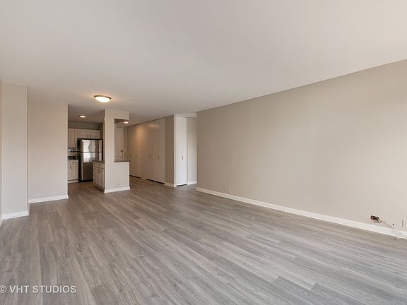 5th image of 2020 N Lincoln Park West Ave #9H