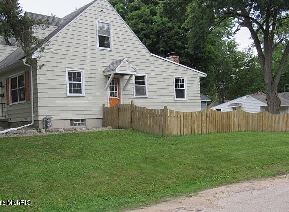 5th image of 1259 Edith Ave NE