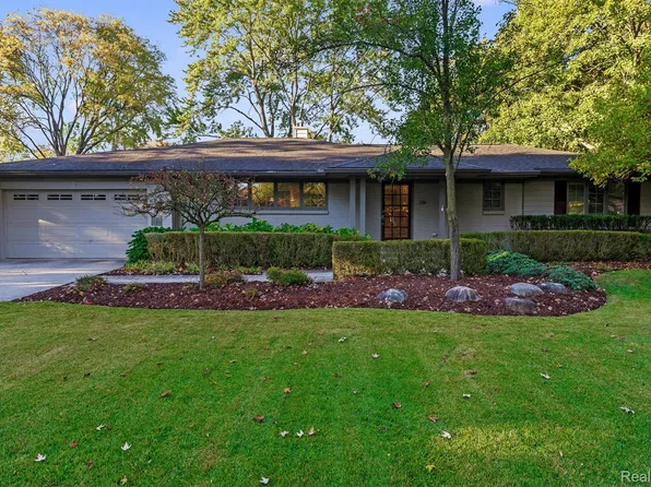636 Westbourne Dr, Bloomfield Hills, MI 48301