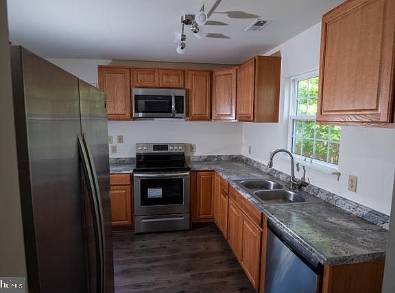 4th image of 1207 Holly Ave