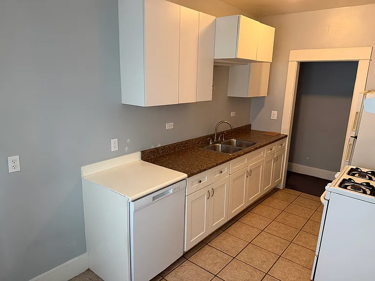 423 Gloria St #423 — Photo 5