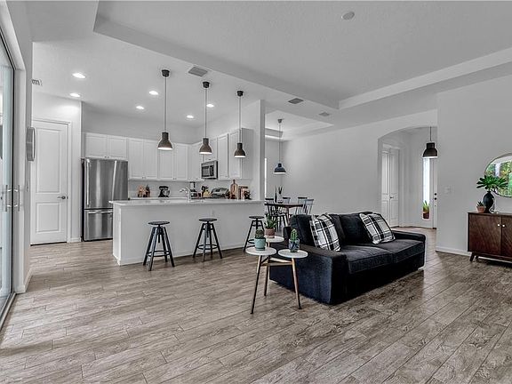 5th image of 914 Victoria Hills Dr S