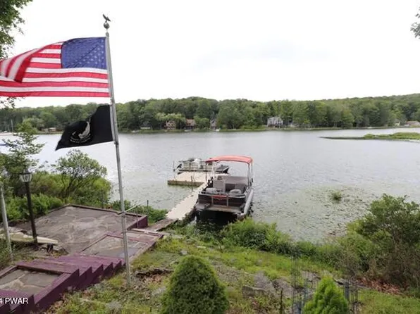 41 E Shore Dr, Hawley, PA 18428