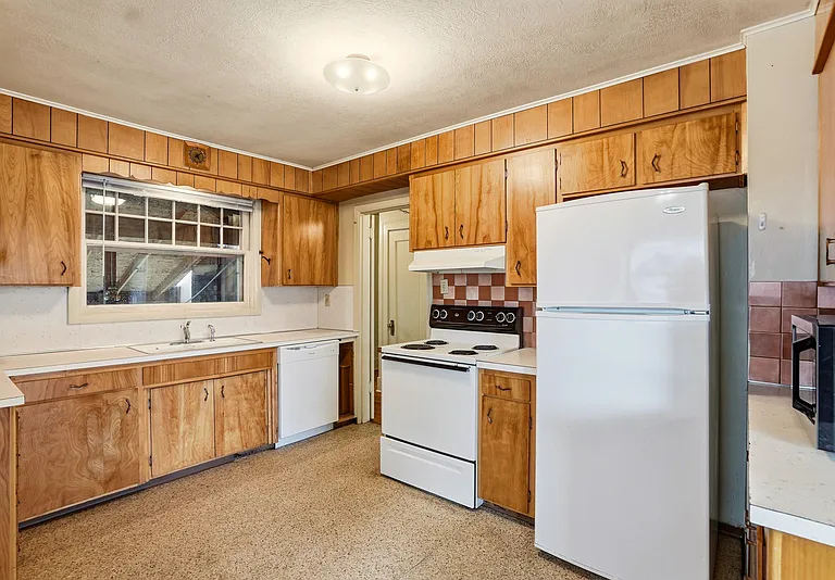 808 E Mission Ave — Photo 13