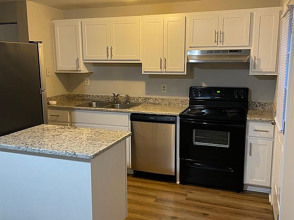 4th image of 2501 Camellia Dr Unit B