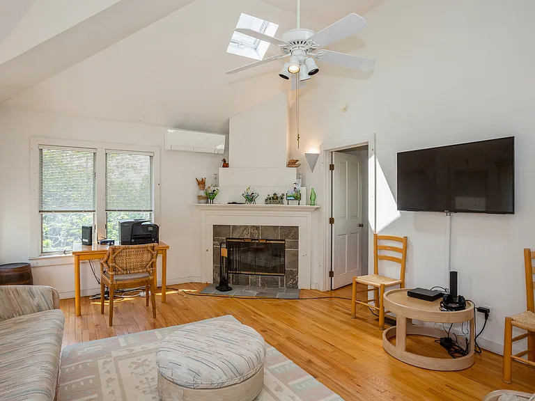 84 Narod Blvd — Photo 16