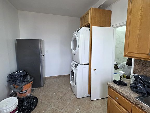 2nd image of 119 Taaffe Pl #3AA