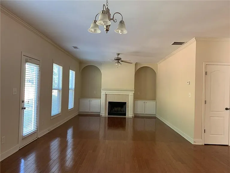 4200 Suwanee Oaks Ct — Photo 2