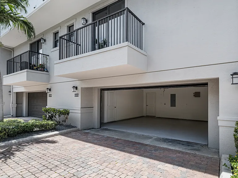 Townhomes have garages