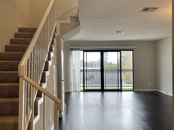 5th image of 2250 N Niagara St APT 214