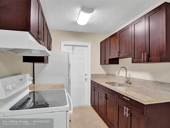 5th image of 2900 NE 17th Ave #215
