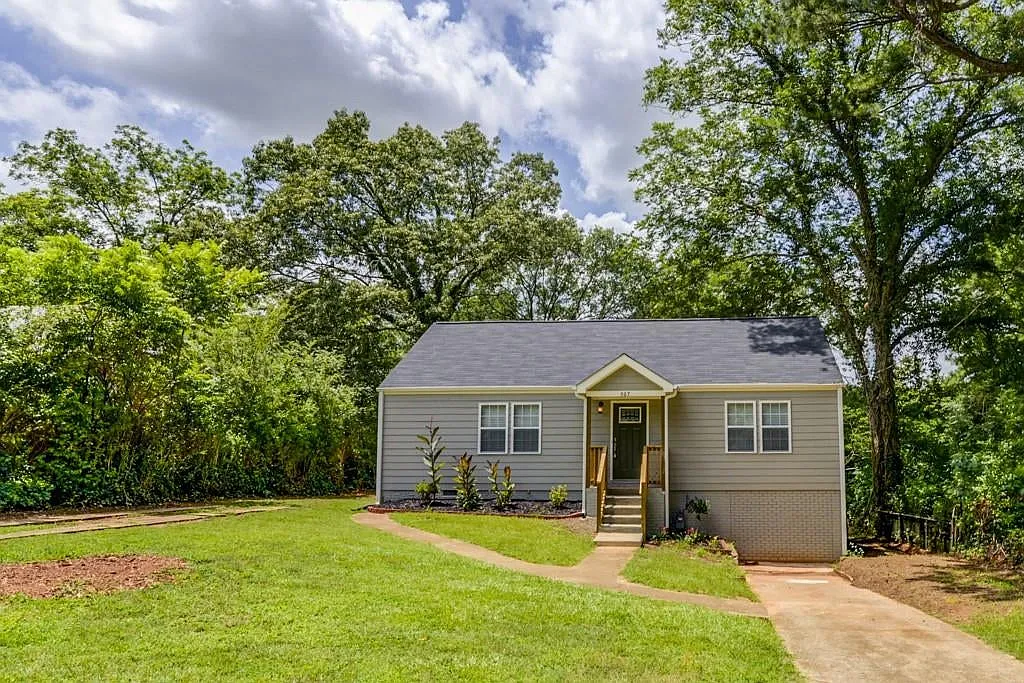 3 bed, 1334 sqft, $2,350 — Photo 1