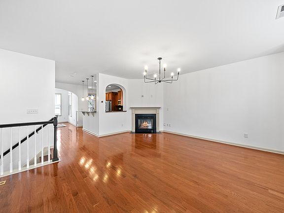 4th image of 10116 Glen Autumn Rd