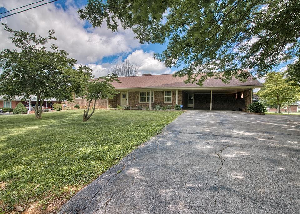 1st image of 873 NE Falcon Dr