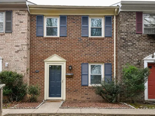 303 Olde Greenwich Dr, Fredericksburg, VA 22408