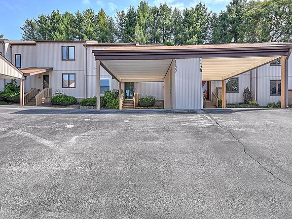 3rd image of 1177 Pebble Dr