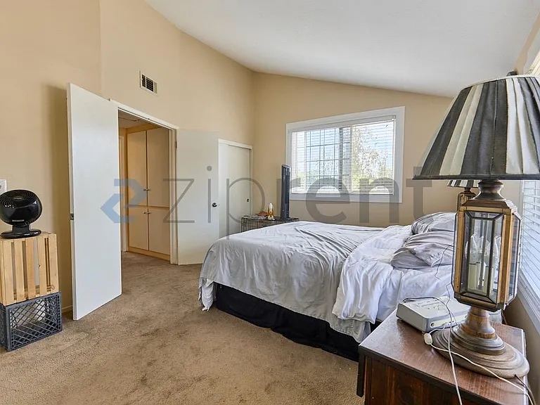 1106 S Clarence St — Photo 11