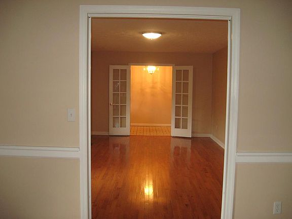 4th image of 19102 Amelia Dr