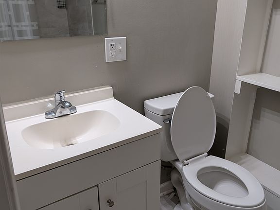2nd image of 205 W Breckinridge St APT 1